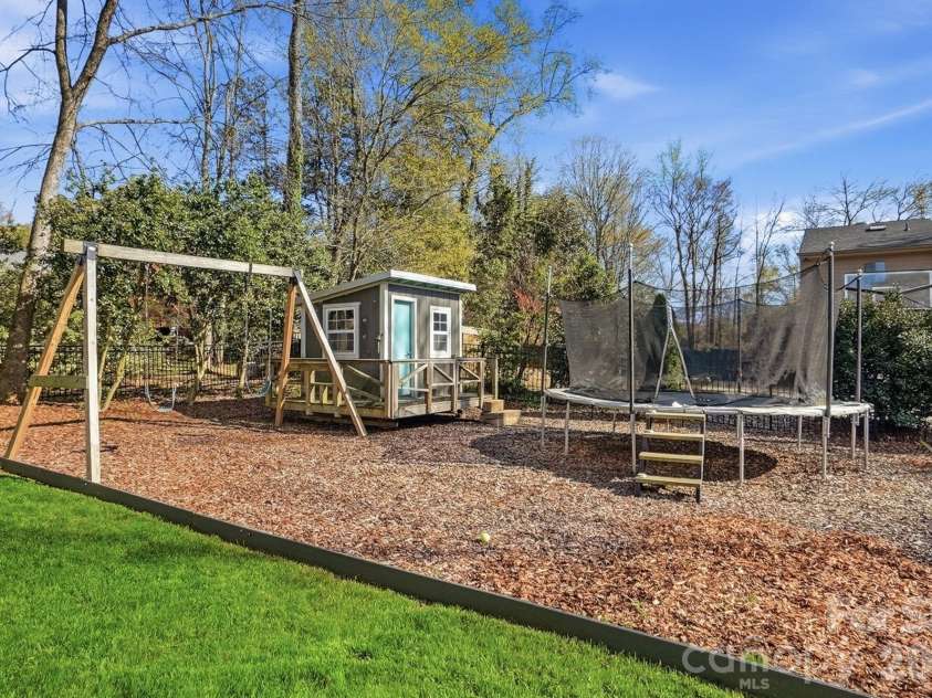6123 Lake Providence Lane, Charlotte, NC 28277.  MLS# CAR4359445, YatesRealty ID 12770. 
