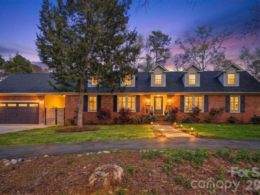 6123 Lake Providence Lane, Charlotte, NC 28277.  MLS# CAR4359445, YatesRealty ID 12770. 
