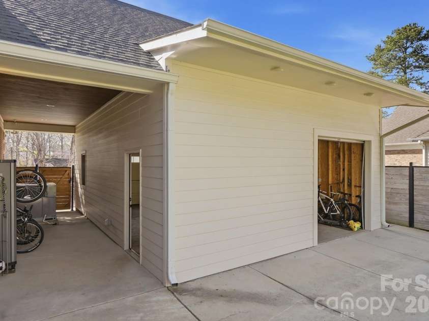 6123 Lake Providence Lane, Charlotte, NC 28277.  MLS# CAR4359445, YatesRealty ID 12770. Garage (back)