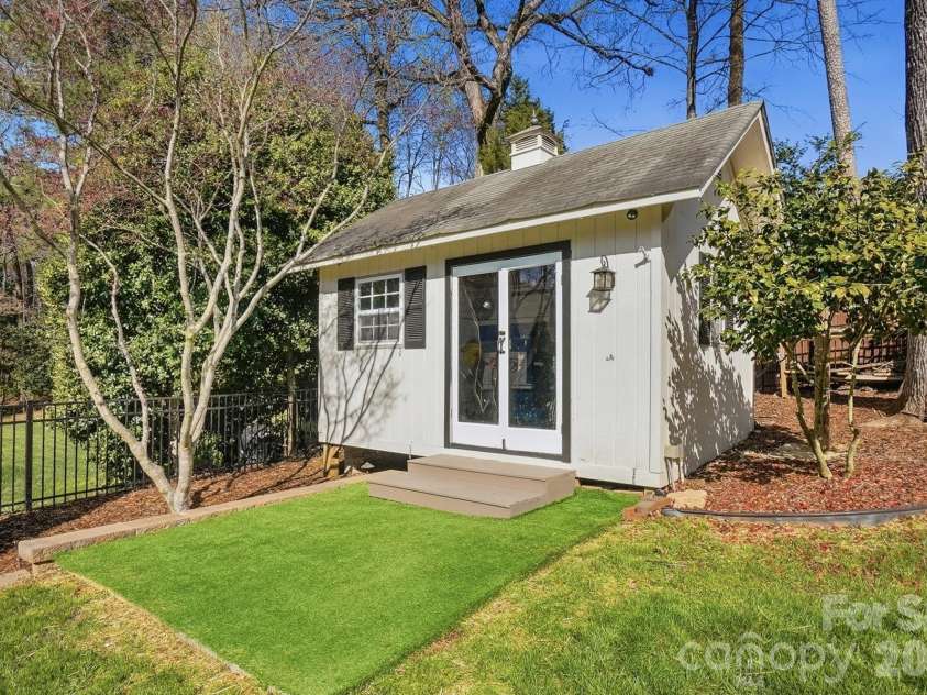 6123 Lake Providence Lane, Charlotte, NC 28277.  MLS# CAR4359445, YatesRealty ID 12770. Temperature Controlled Flex Space