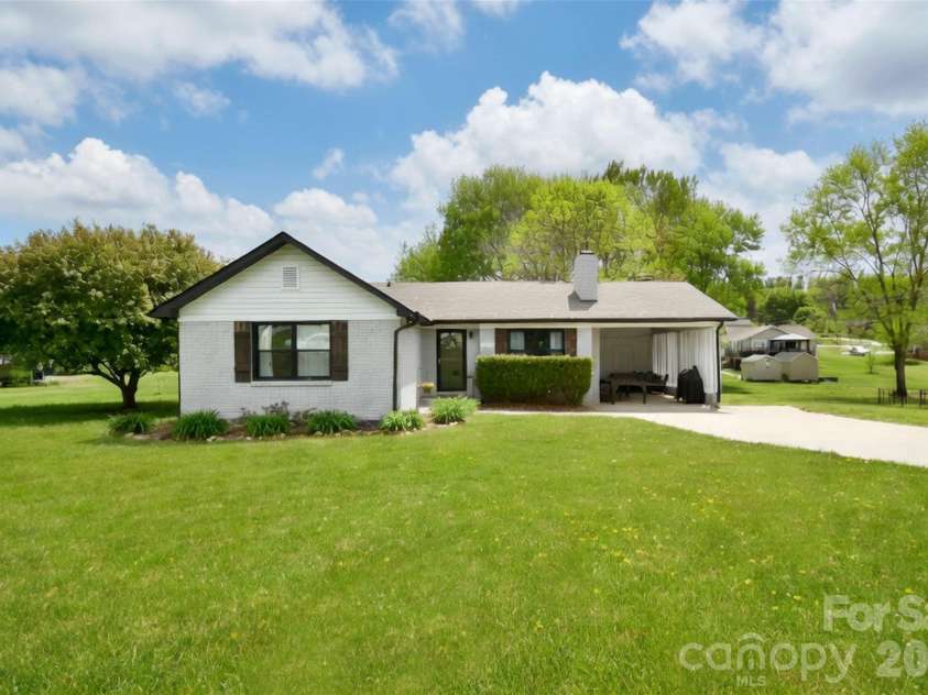 1061 Rembrandt Drive, Concord, NC 28027.  MLS# CAR4367039, YatesRealty ID 12772. 