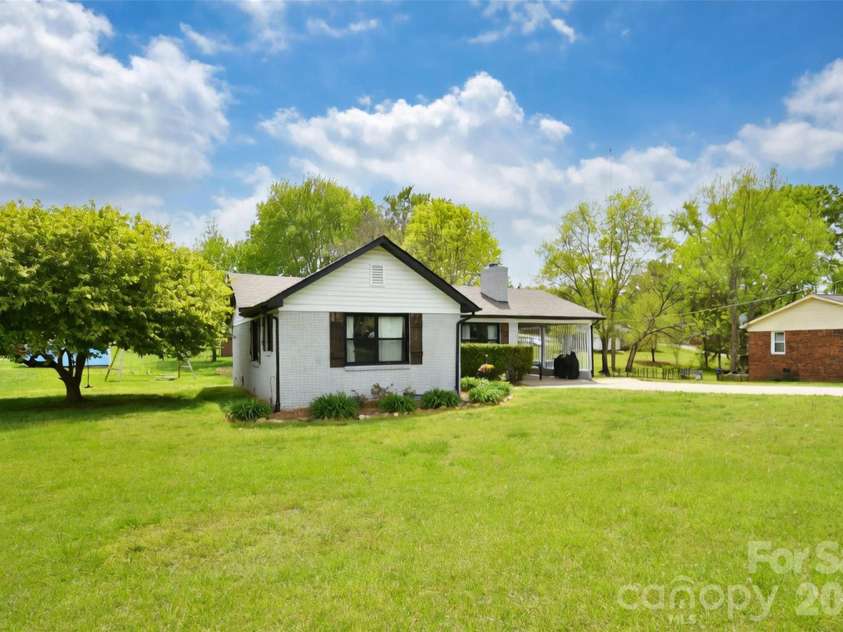 1061 Rembrandt Drive, Concord, NC 28027.  MLS# CAR4367039, YatesRealty ID 12772. 