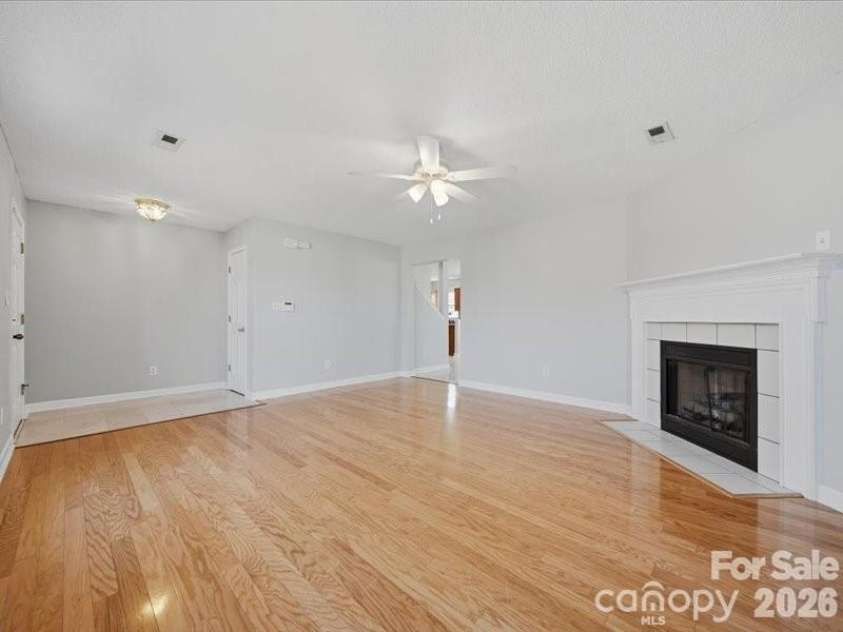 1968 8th Street Lane, Hickory, NC 28602.  MLS# CAR4401165, YatesRealty ID 12774. 