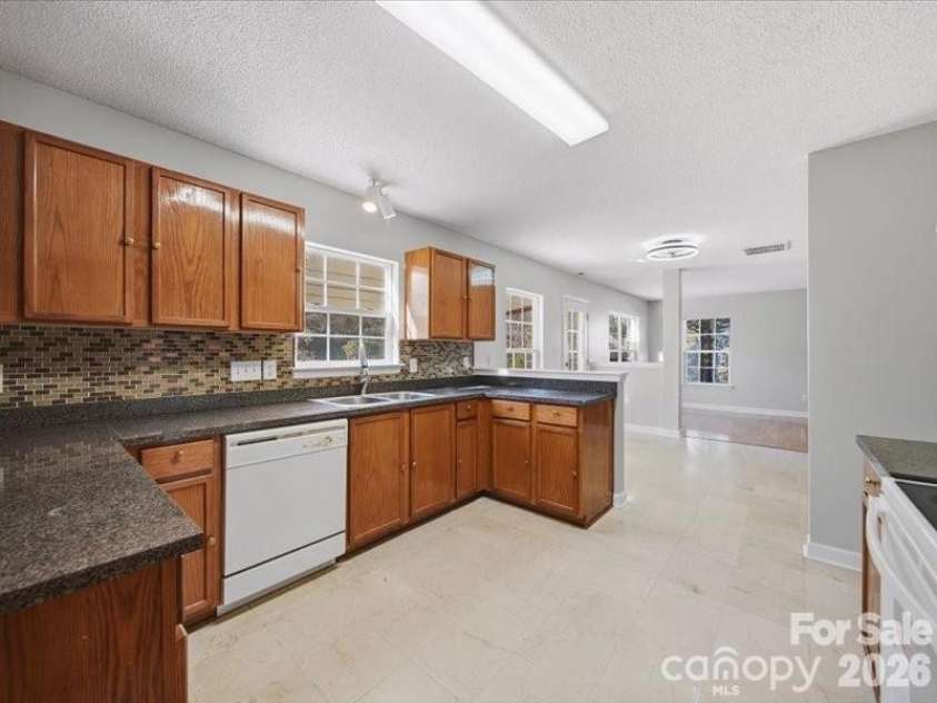 1968 8th Street Lane, Hickory, NC 28602.  MLS# CAR4401165, YatesRealty ID 12774. 