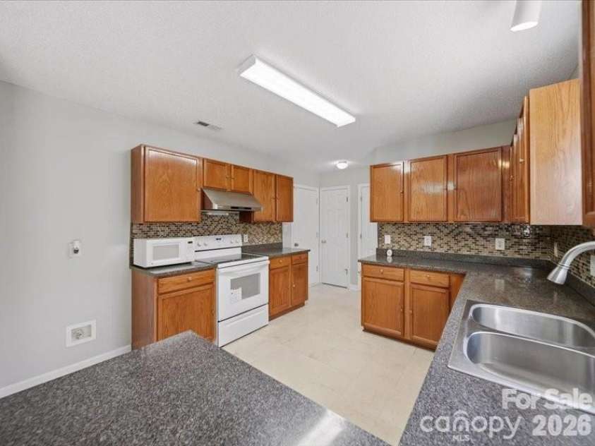 1968 8th Street Lane, Hickory, NC 28602.  MLS# CAR4401165, YatesRealty ID 12774. 