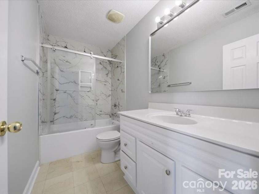 1968 8th Street Lane, Hickory, NC 28602.  MLS# CAR4401165, YatesRealty ID 12774. 