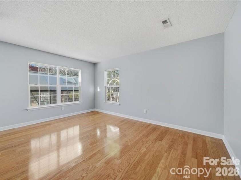 1968 8th Street Lane, Hickory, NC 28602.  MLS# CAR4401165, YatesRealty ID 12774. 