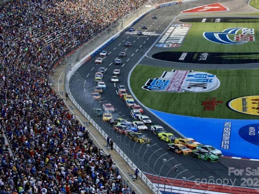 4938 Sunset Ridge Court, Charlotte, NC 28269.  MLS# CAR4256008, YatesRealty ID 12774. And 15 minutes to the Charlotte Motor Speedway.