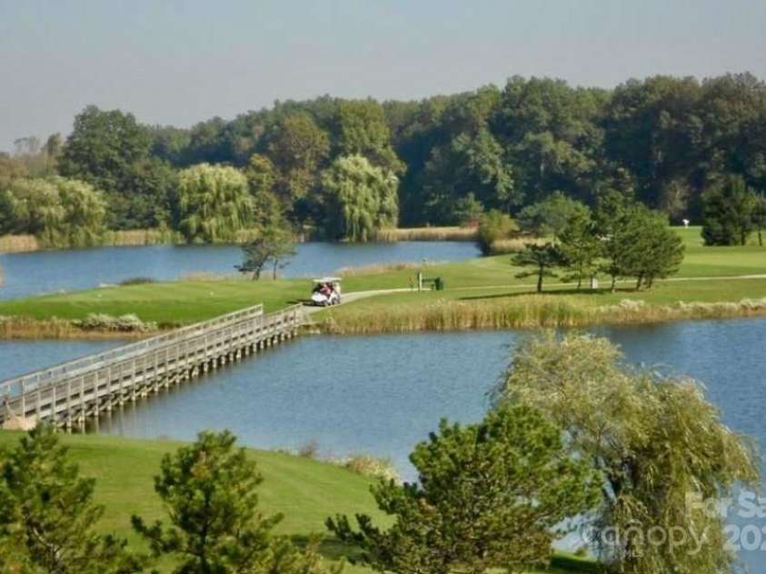 4938 Sunset Ridge Court, Charlotte, NC 28269.  MLS# CAR4256008, YatesRealty ID 12774. Hang out year-round at Mallard Creek Community Park.