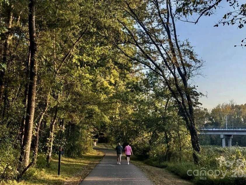 4938 Sunset Ridge Court, Charlotte, NC 28269.  MLS# CAR4256008, YatesRealty ID 12774. Year-round, you'll love to hit the walking trails.