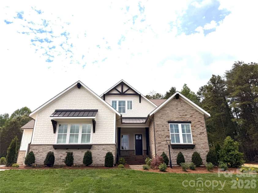 110 Willow View Loop, Davidson, NC 28036.  MLS# CAR4342587, YatesRealty ID 12775. Beautifully detailed Craftsman Style Exterior