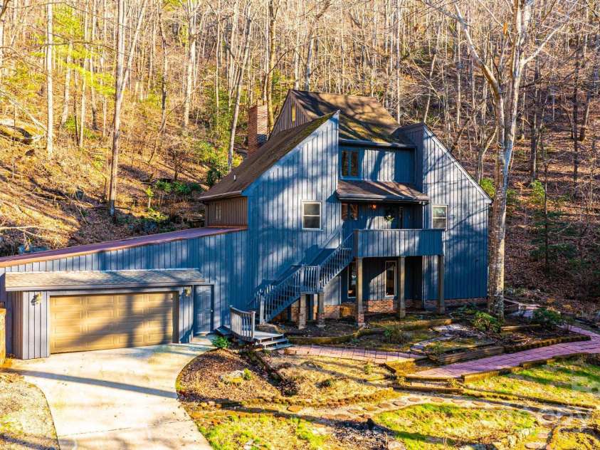 1621 Mountain Circle Drive, Lenoir, NC 28645.  MLS# CAR4228061, YatesRealty ID 12776. 