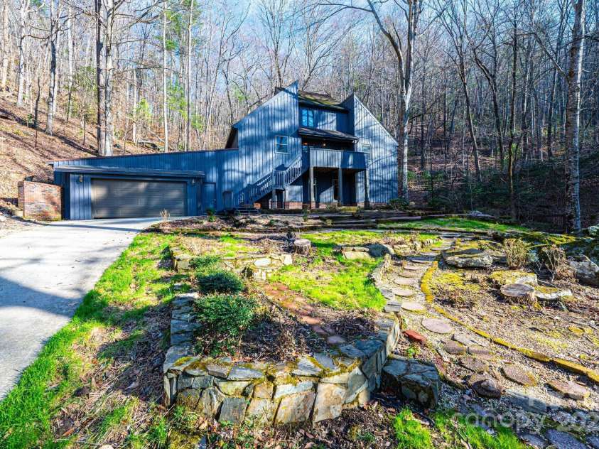 1621 Mountain Circle Drive, Lenoir, NC 28645.  MLS# CAR4228061, YatesRealty ID 12776. 