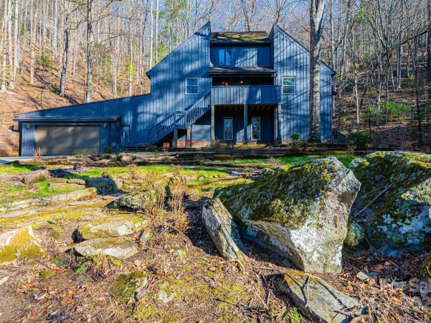 1621 Mountain Circle Drive, Lenoir, NC 28645.  MLS# CAR4228061, YatesRealty ID 12776. 