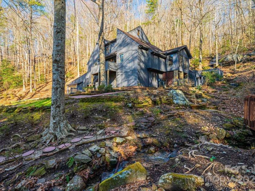 1621 Mountain Circle Drive, Lenoir, NC 28645.  MLS# CAR4228061, YatesRealty ID 12776. 