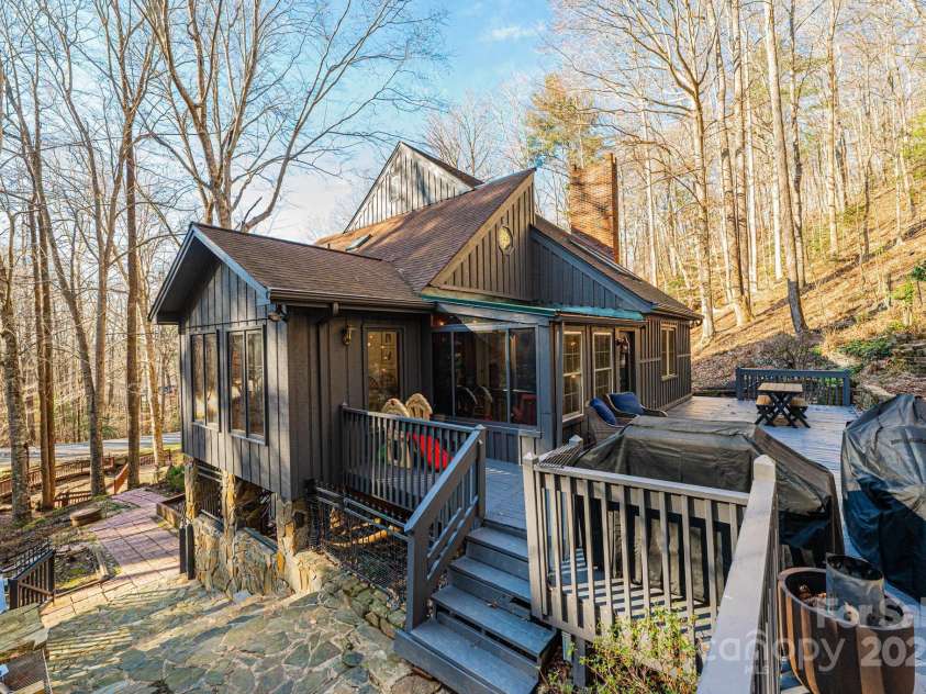 1621 Mountain Circle Drive, Lenoir, NC 28645.  MLS# CAR4228061, YatesRealty ID 12776. 