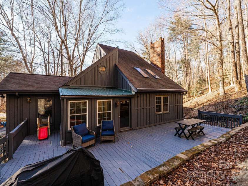 1621 Mountain Circle Drive, Lenoir, NC 28645.  MLS# CAR4228061, YatesRealty ID 12776. 