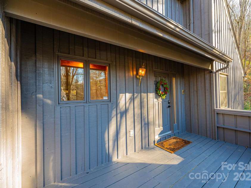 1621 Mountain Circle Drive, Lenoir, NC 28645.  MLS# CAR4228061, YatesRealty ID 12776. 