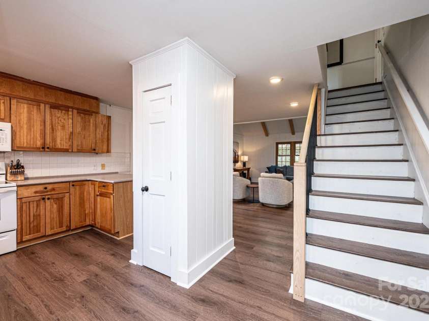 1621 Mountain Circle Drive, Lenoir, NC 28645.  MLS# CAR4228061, YatesRealty ID 12776. 