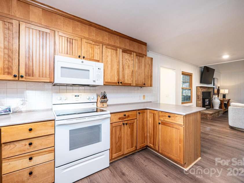 1621 Mountain Circle Drive, Lenoir, NC 28645.  MLS# CAR4228061, YatesRealty ID 12776. 