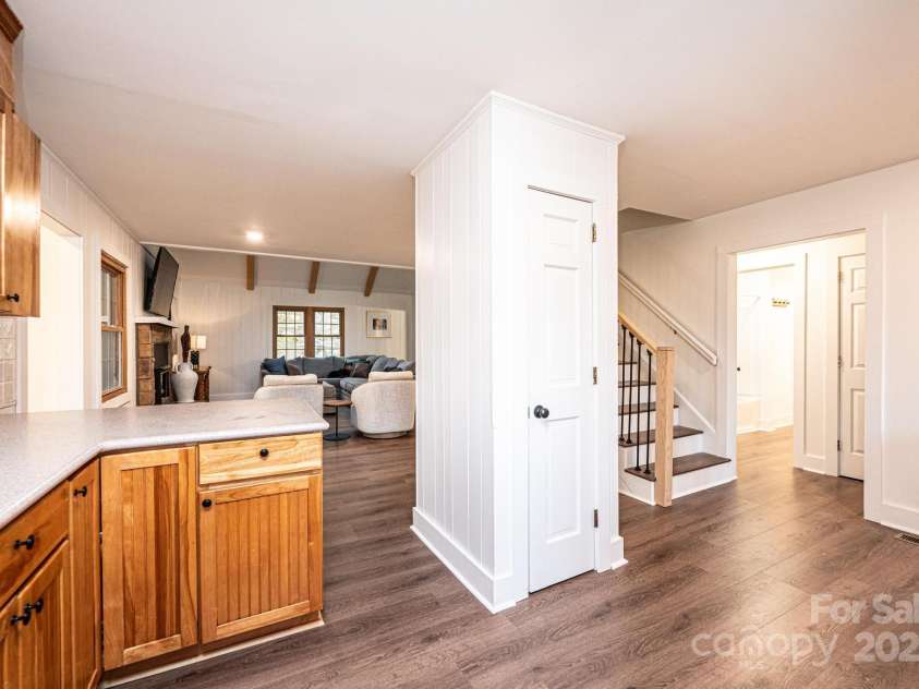 1621 Mountain Circle Drive, Lenoir, NC 28645.  MLS# CAR4228061, YatesRealty ID 12776. 