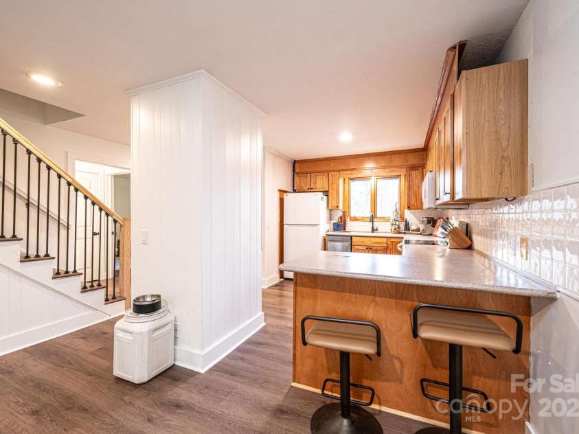 1621 Mountain Circle Drive, Lenoir, NC 28645.  MLS# CAR4228061, YatesRealty ID 12776. 