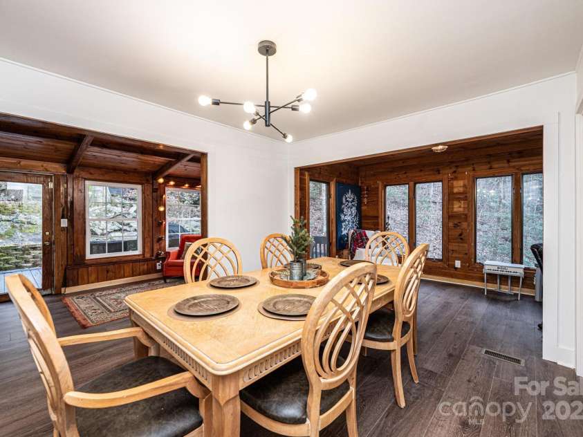 1621 Mountain Circle Drive, Lenoir, NC 28645.  MLS# CAR4228061, YatesRealty ID 12776. 