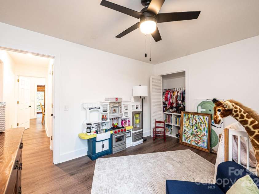 1621 Mountain Circle Drive, Lenoir, NC 28645.  MLS# CAR4228061, YatesRealty ID 12776. 