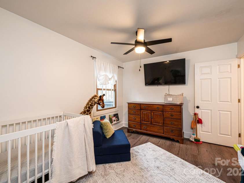 1621 Mountain Circle Drive, Lenoir, NC 28645.  MLS# CAR4228061, YatesRealty ID 12776. 