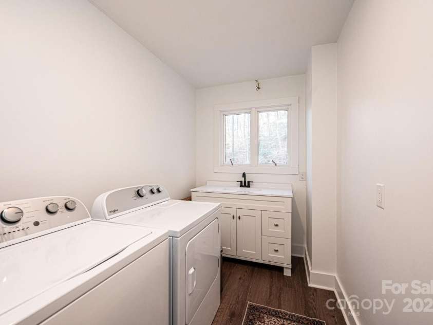 1621 Mountain Circle Drive, Lenoir, NC 28645.  MLS# CAR4228061, YatesRealty ID 12776. 