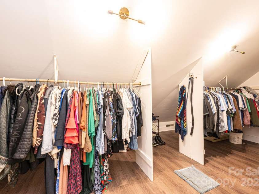 1621 Mountain Circle Drive, Lenoir, NC 28645.  MLS# CAR4228061, YatesRealty ID 12776. 