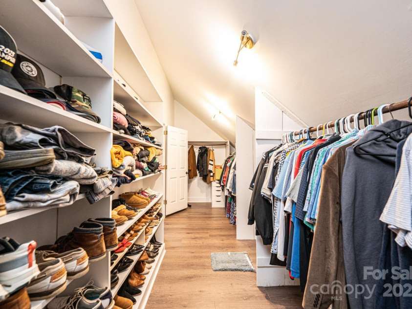 1621 Mountain Circle Drive, Lenoir, NC 28645.  MLS# CAR4228061, YatesRealty ID 12776. 