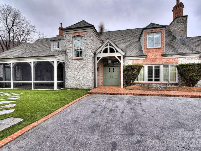 21 Eagle Rock Road, Landrum, SC 29356.  MLS# CAR4354129, YatesRealty ID 12776. 