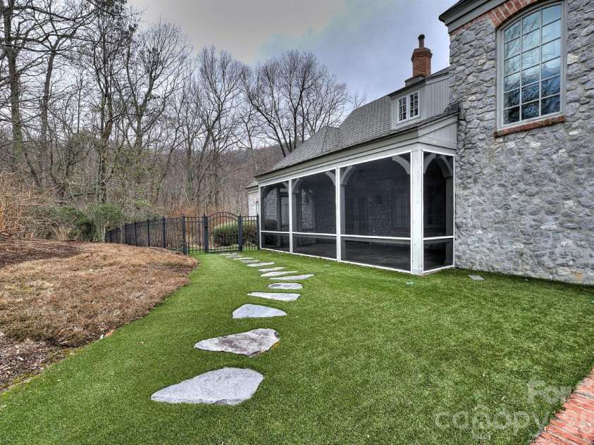 21 Eagle Rock Road, Landrum, SC 29356.  MLS# CAR4354129, YatesRealty ID 12776. 