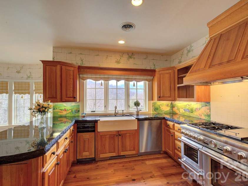 21 Eagle Rock Road, Landrum, SC 29356.  MLS# CAR4354129, YatesRealty ID 12776. 