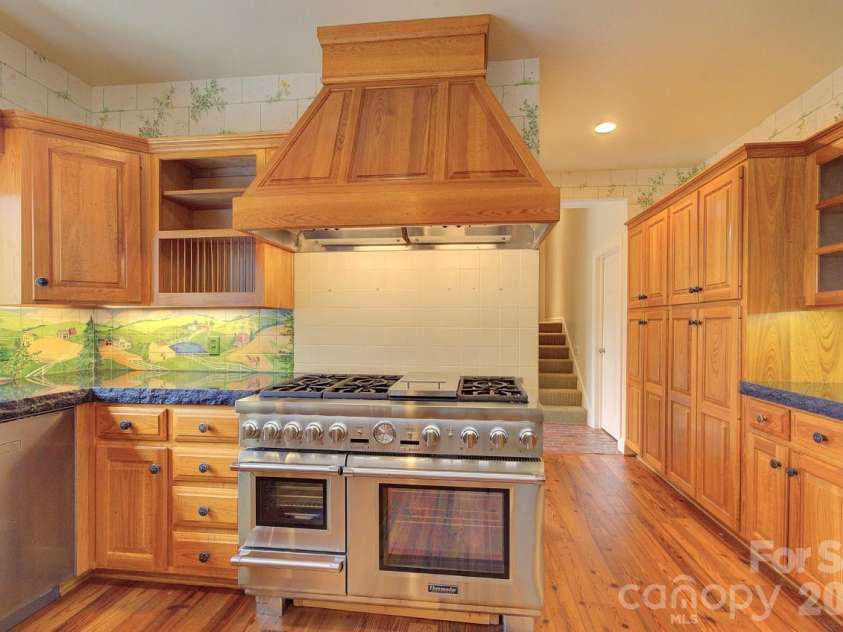 21 Eagle Rock Road, Landrum, SC 29356.  MLS# CAR4354129, YatesRealty ID 12776. 