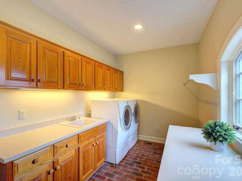 21 Eagle Rock Road, Landrum, SC 29356.  MLS# CAR4354129, YatesRealty ID 12776. 