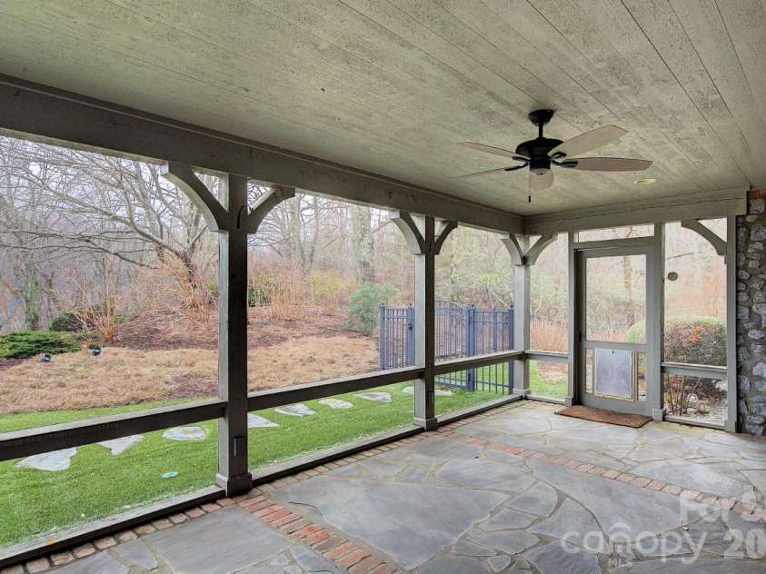 21 Eagle Rock Road, Landrum, SC 29356.  MLS# CAR4354129, YatesRealty ID 12776. 