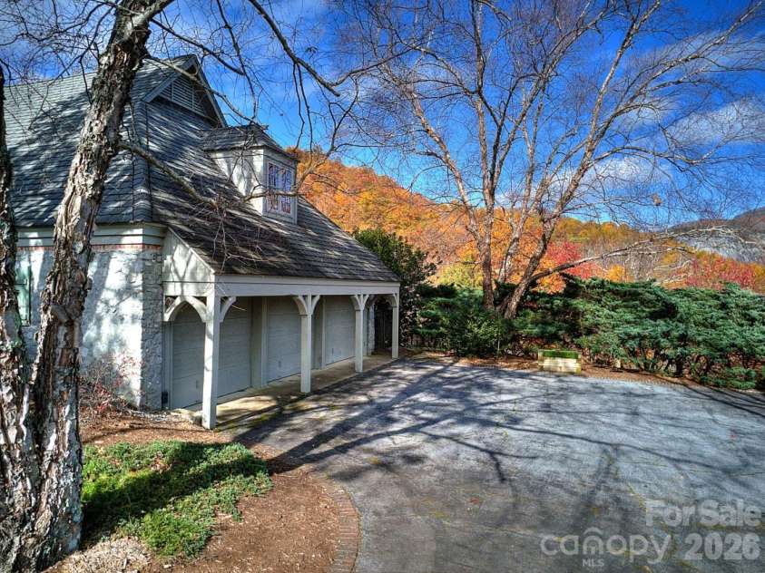21 Eagle Rock Road, Landrum, SC 29356.  MLS# CAR4354129, YatesRealty ID 12776. 