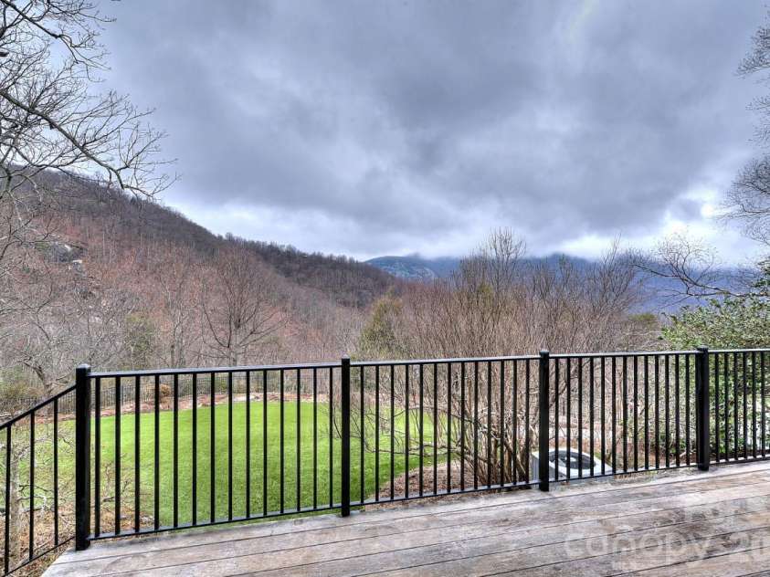 21 Eagle Rock Road, Landrum, SC 29356.  MLS# CAR4354129, YatesRealty ID 12776. 