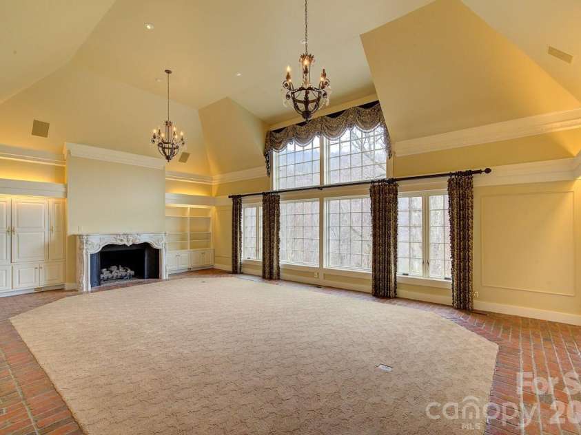 21 Eagle Rock Road, Landrum, SC 29356.  MLS# CAR4354129, YatesRealty ID 12776. Great Room