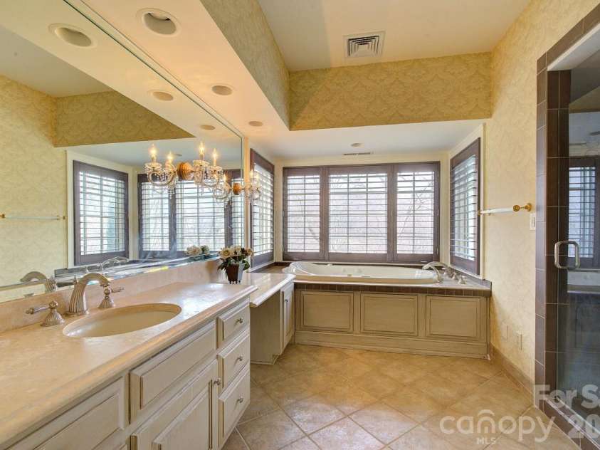 21 Eagle Rock Road, Landrum, SC 29356.  MLS# CAR4354129, YatesRealty ID 12776. Primary Bath