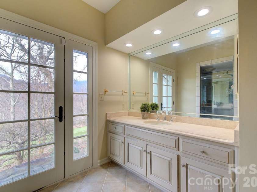 21 Eagle Rock Road, Landrum, SC 29356.  MLS# CAR4354129, YatesRealty ID 12776. Primary Bath