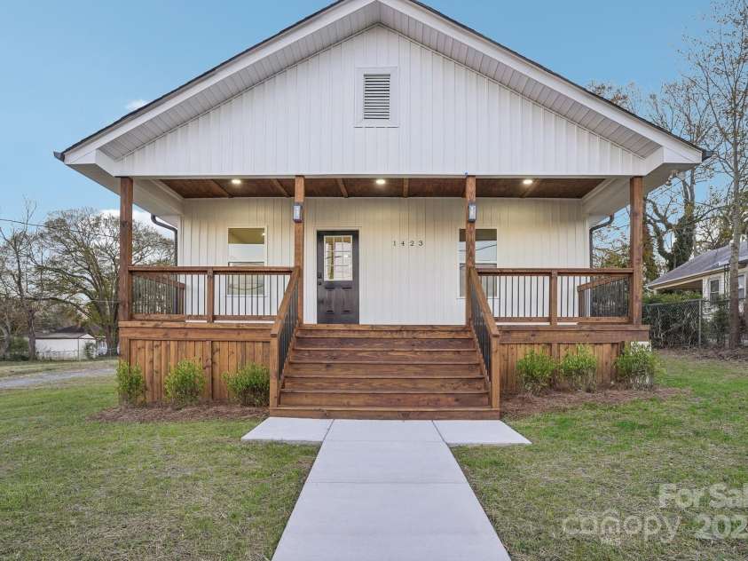 1423 Roseland Drive, Lincolnton, NC 28092.  MLS# CAR4204720, YatesRealty ID 12777. 