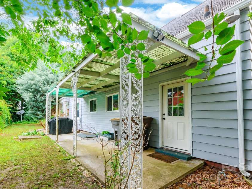 904 Venus Street, Kannapolis, NC 28083.  MLS# CAR4271799, YatesRealty ID 12777. 