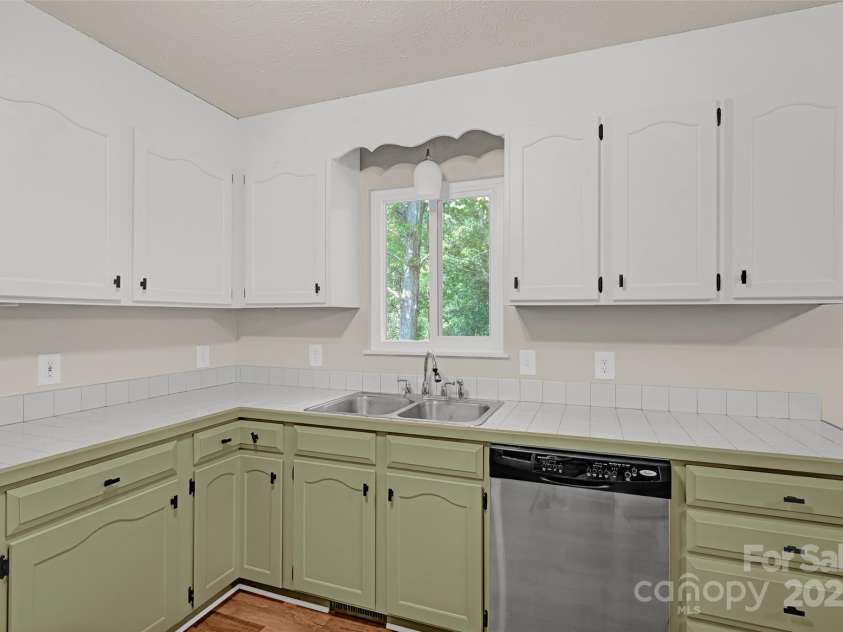 177 Candlestick Drive, Statesville, NC 28625.  MLS# CAR4250976, YatesRealty ID 12779. 