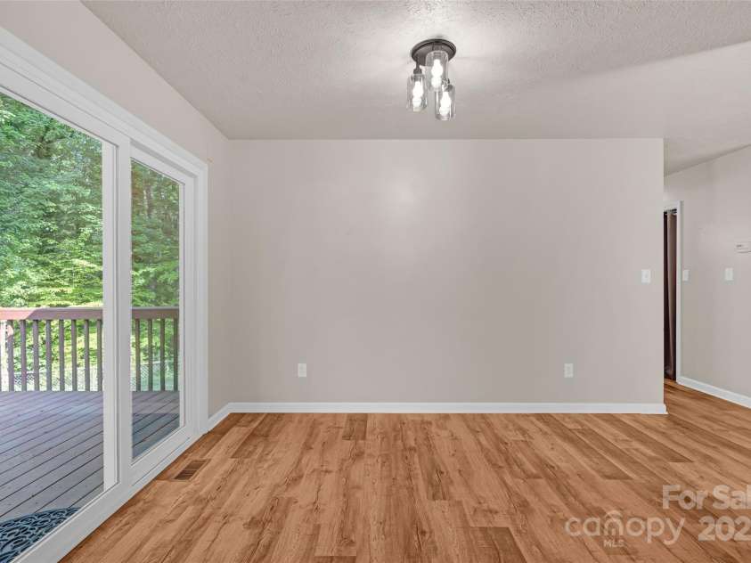 177 Candlestick Drive, Statesville, NC 28625.  MLS# CAR4250976, YatesRealty ID 12779. Dining area