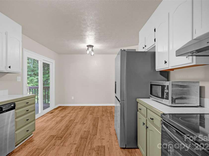 177 Candlestick Drive, Statesville, NC 28625.  MLS# CAR4250976, YatesRealty ID 12779. Dining area view from kitchen