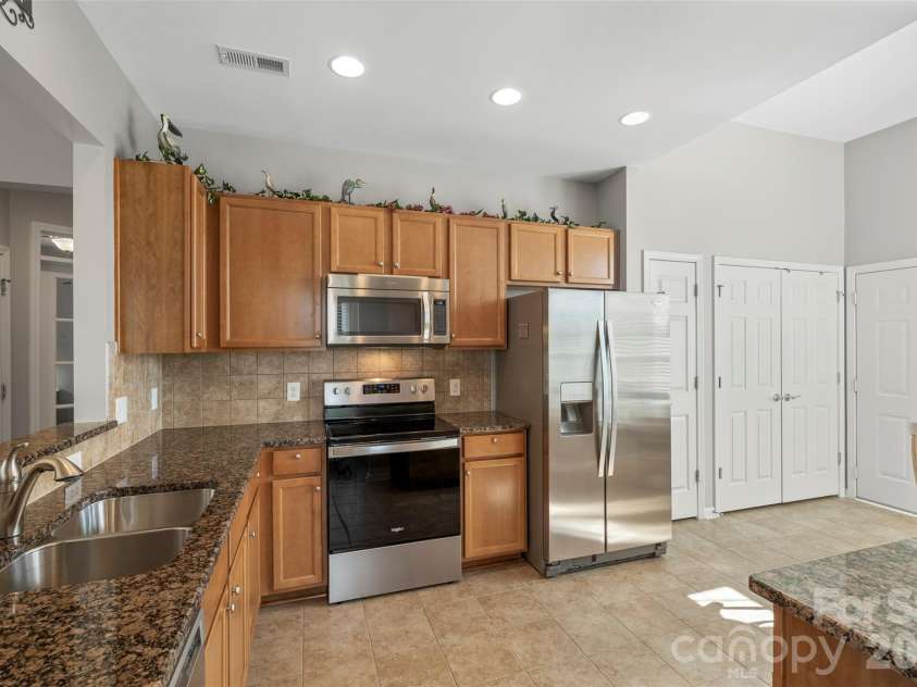 20237 Dovekie Lane, Fort Mill, SC 29707.  MLS# CAR4355810, YatesRealty ID 12779. 