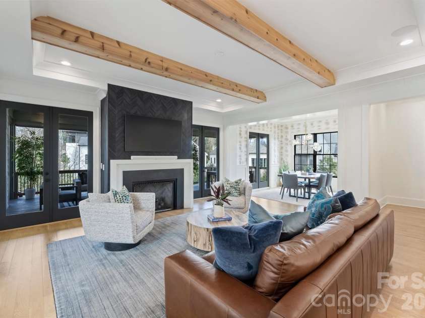 4542 Montclair Avenue, Charlotte, NC 28211.  MLS# CAR4353432, YatesRealty ID 12780. 